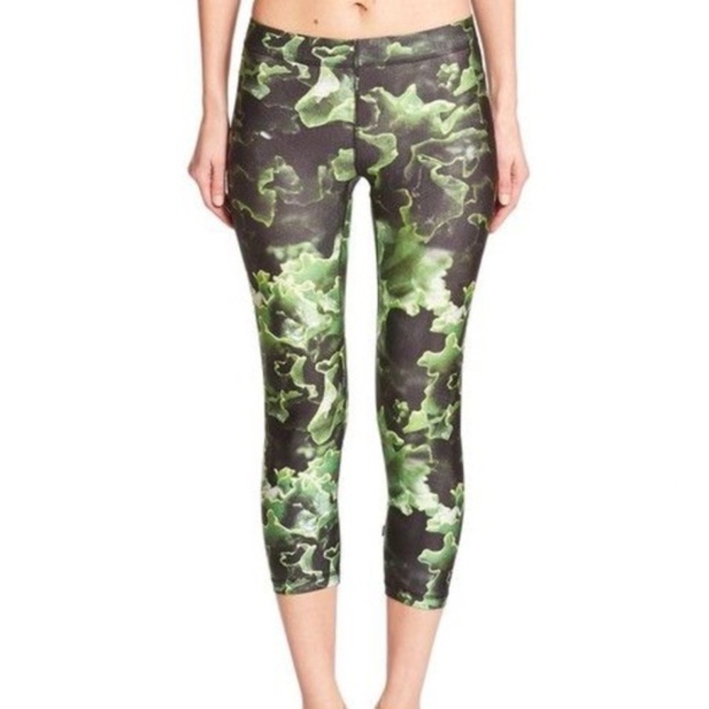 Terez Lettuce Print Cropped Leggings Large Green Black Yoga Activewear NWOT